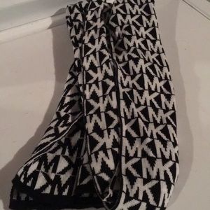 Mk scarf
